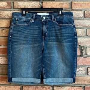 Levi Strauss Gold Signature Mid Rise 9" Bermuda Short in Size 16/33Waist